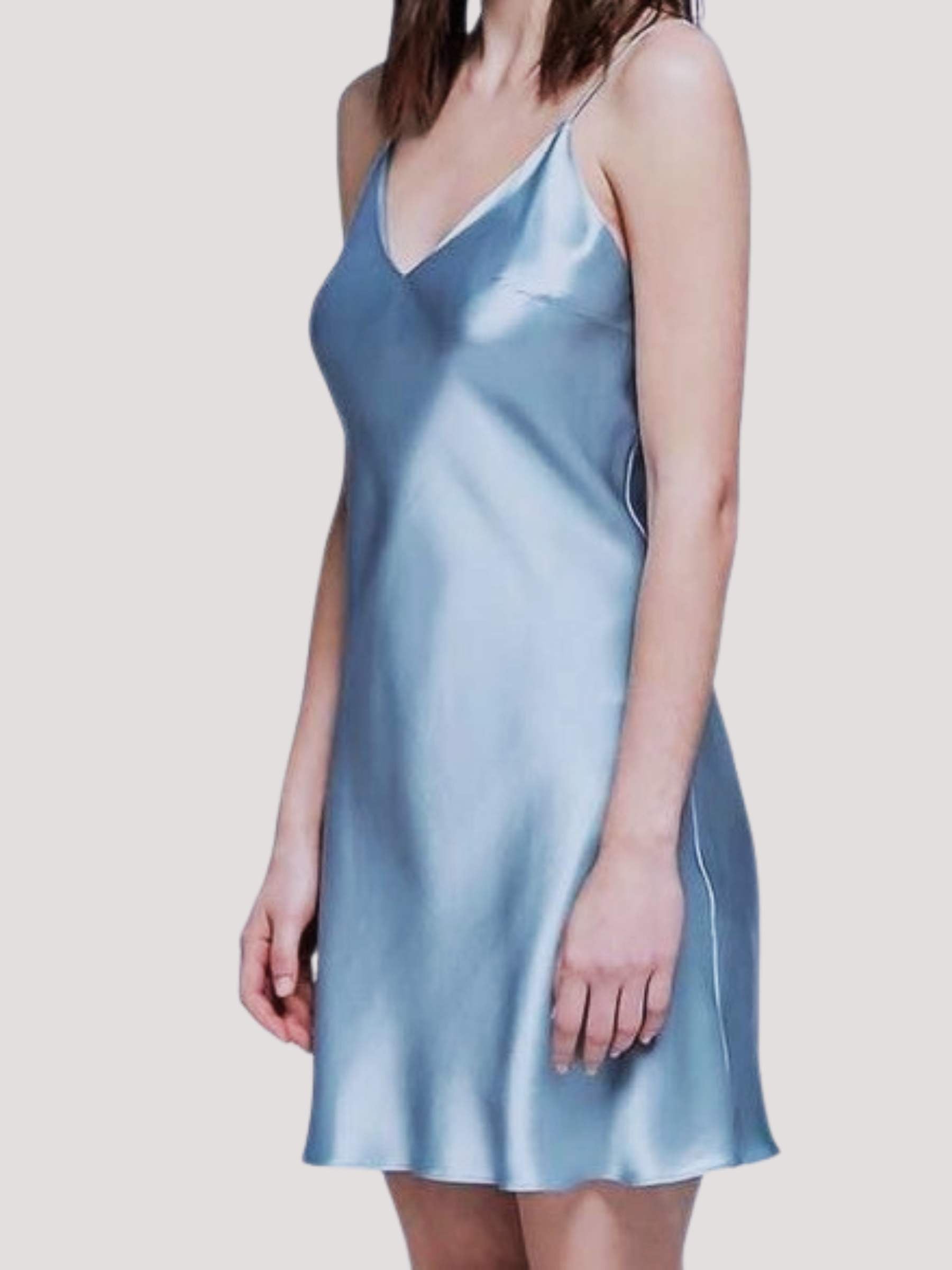 Seidennachthemd mit verstellbaren Trägern