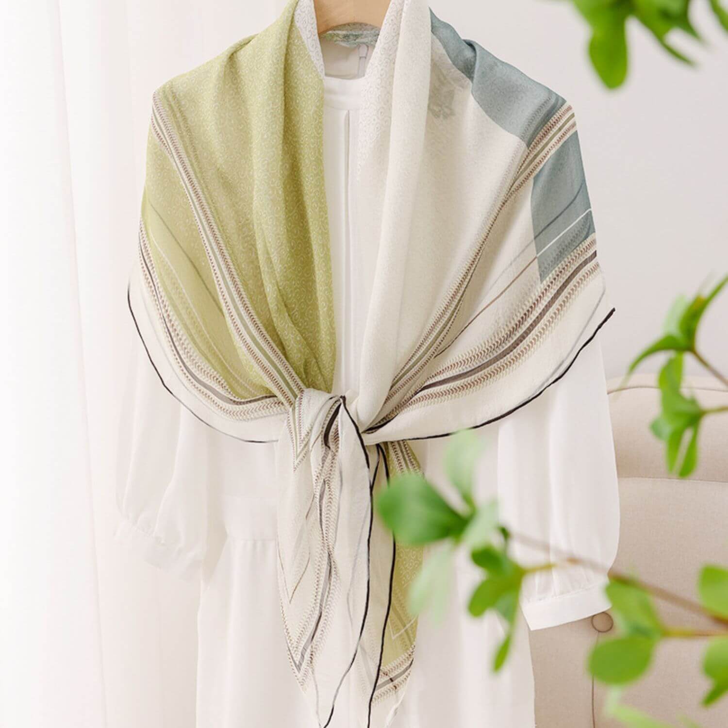 Silk scarf (115×115 cm)