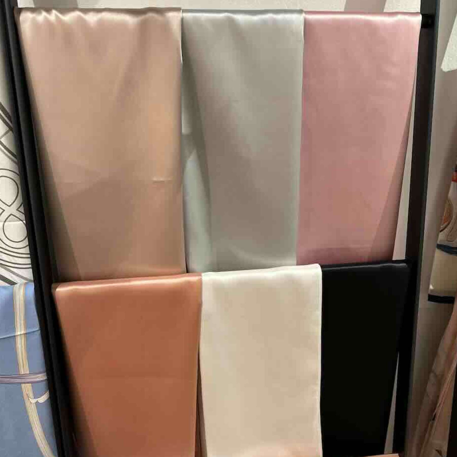 Einfarbiger Seidenschal