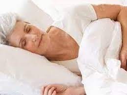 Pourquoi un drap-housse en soie aide les patients atteints de Parkinson à mieux dormir?