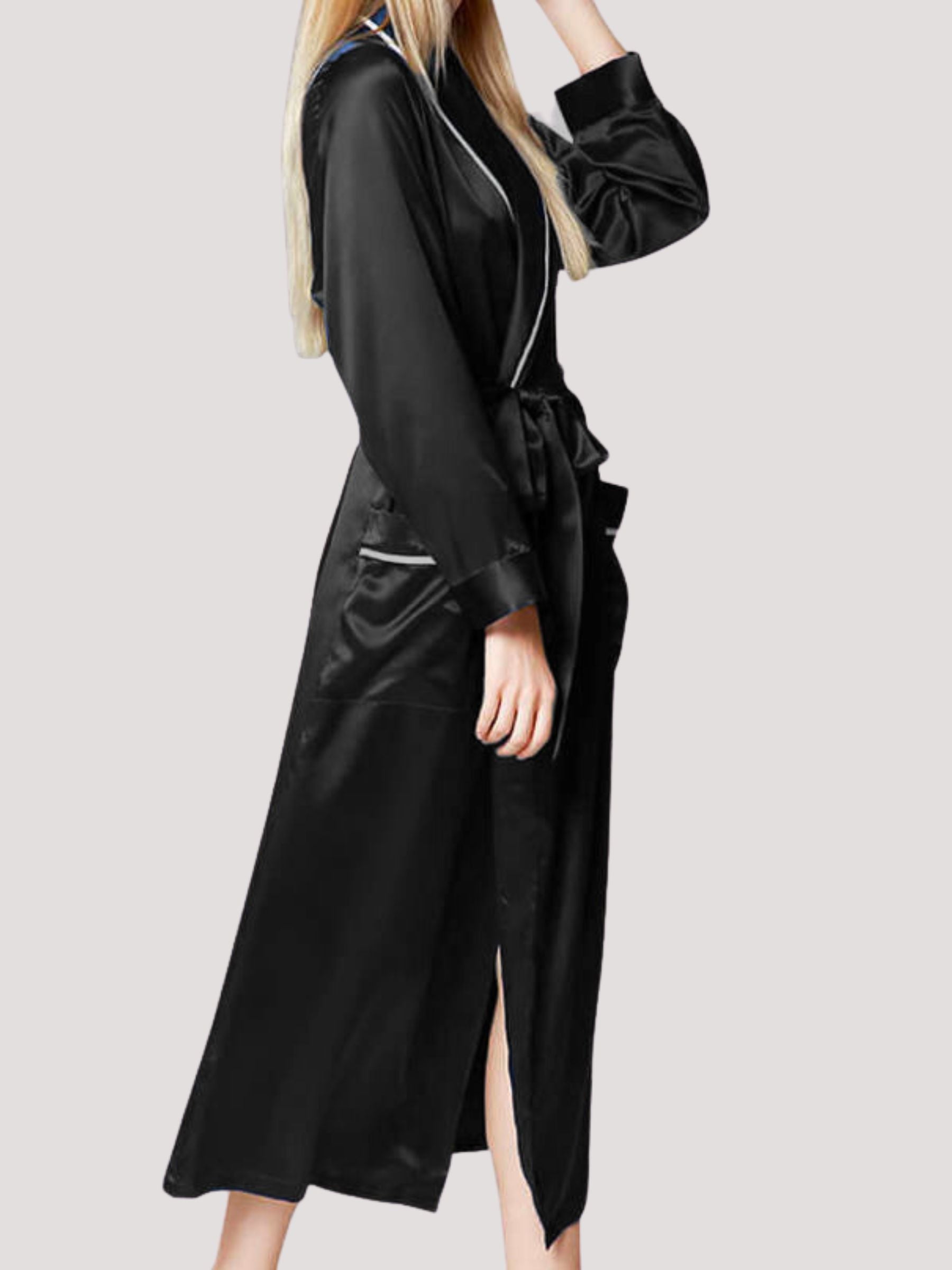 Luxuriöser Seidenbademantel