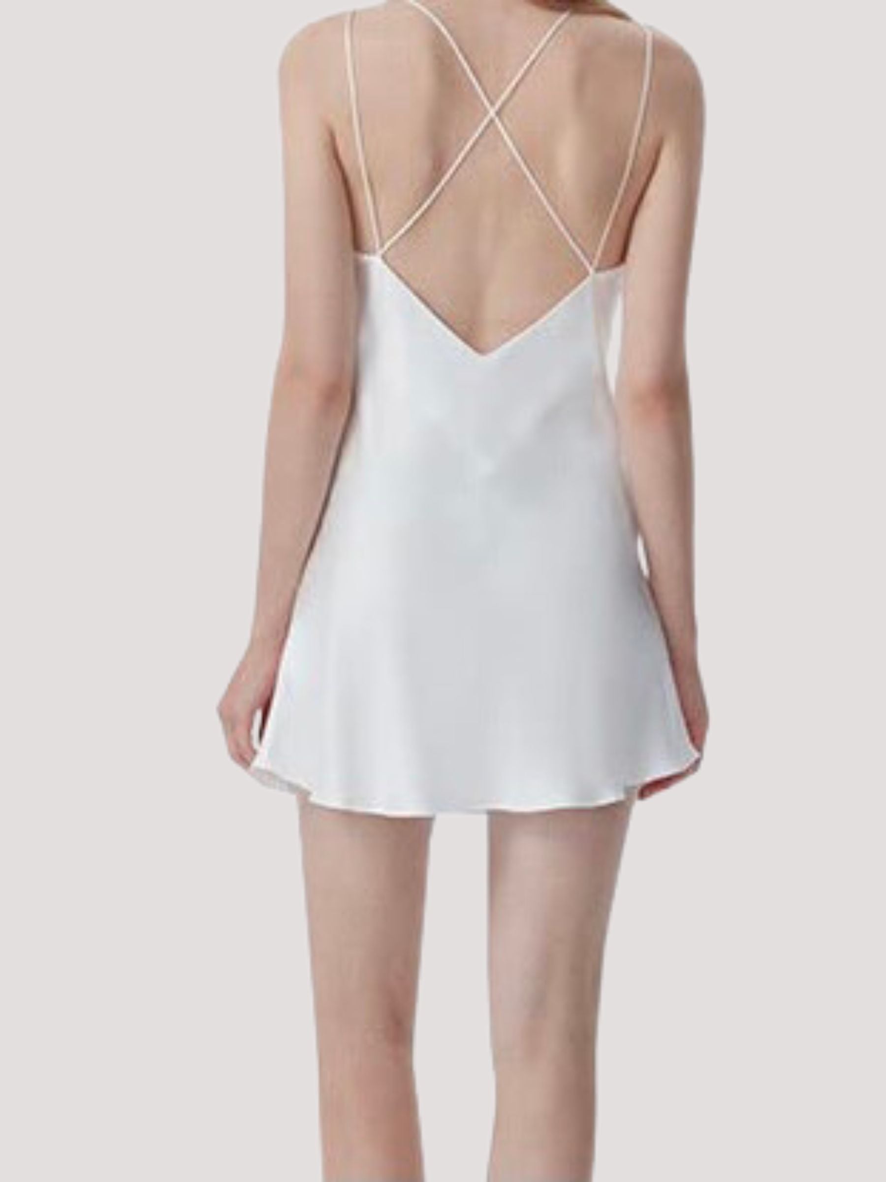 Seidennest mit doppelten Spaghettiträgern