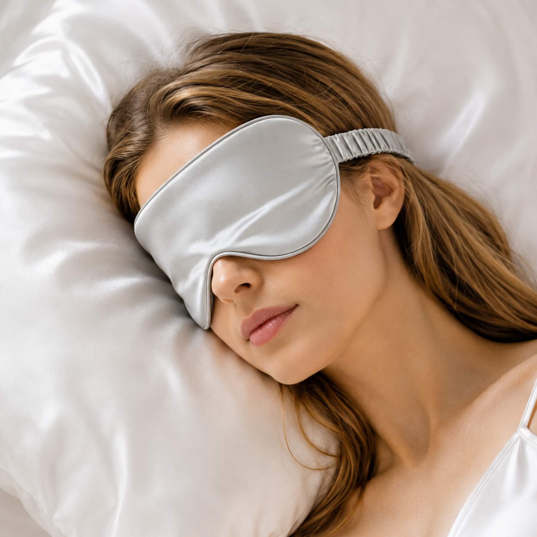 Seidenschlafmaske mit seidenummanteltem Gummiband