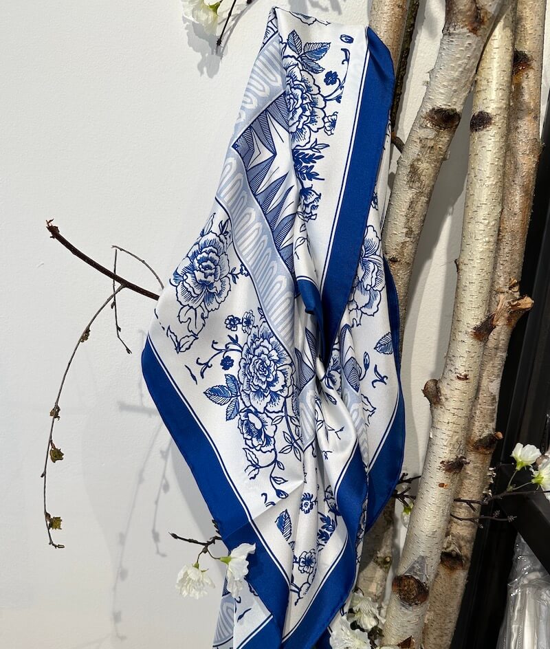 Silk scarf (90×90 cm)